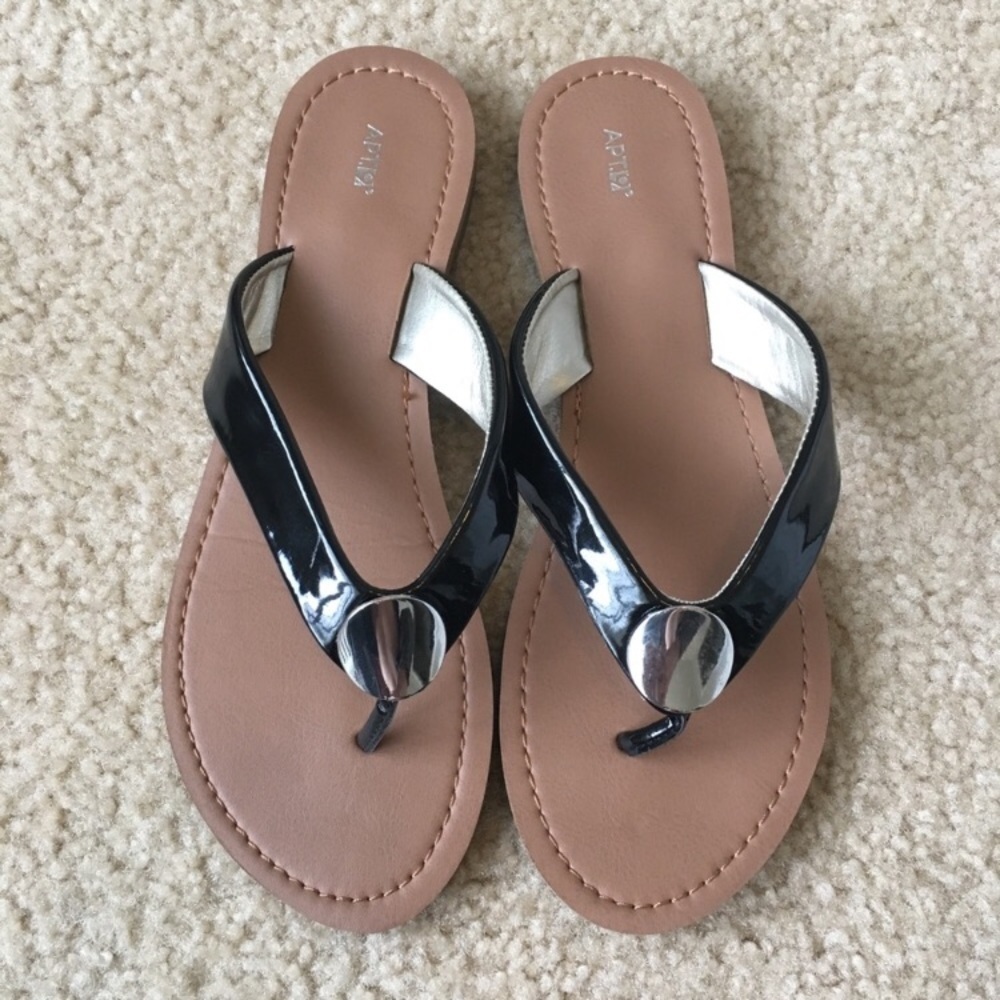 Apt 9 Black & Silver Women’s Sandals Size 7